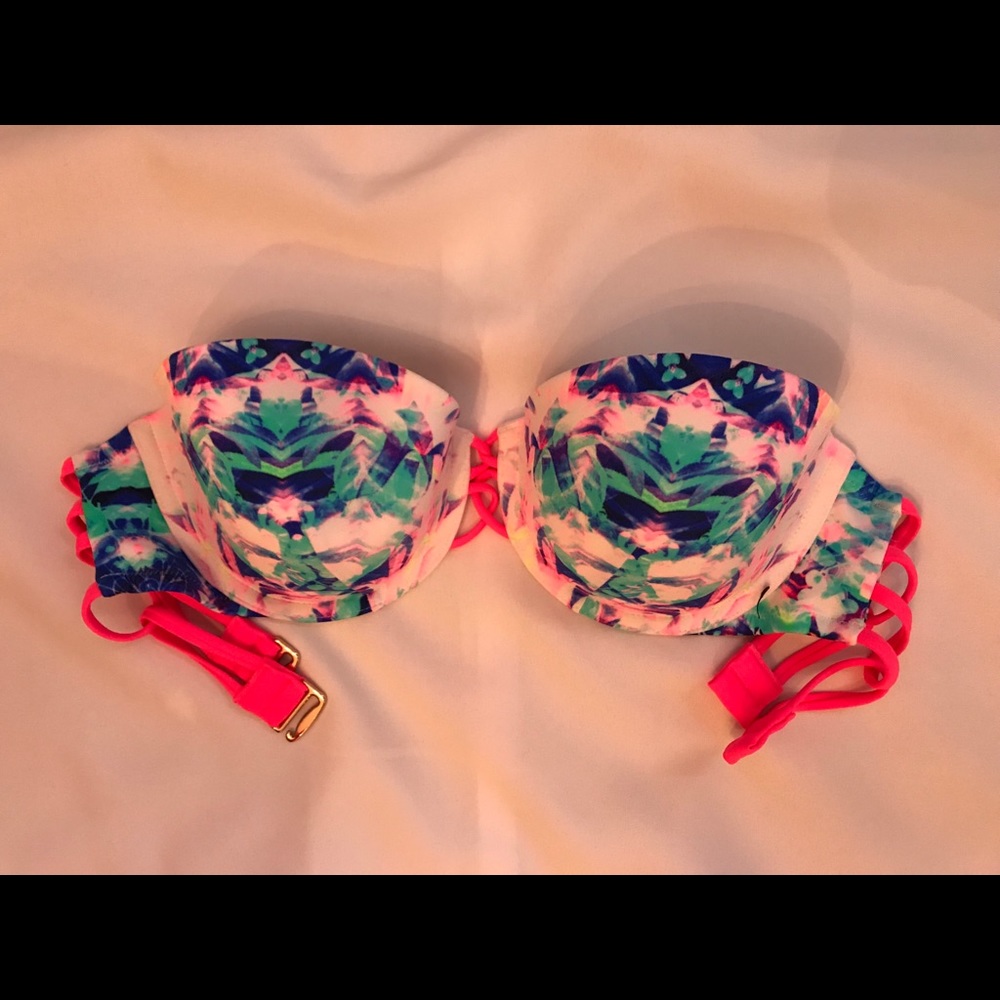 Patterned strapless bikini